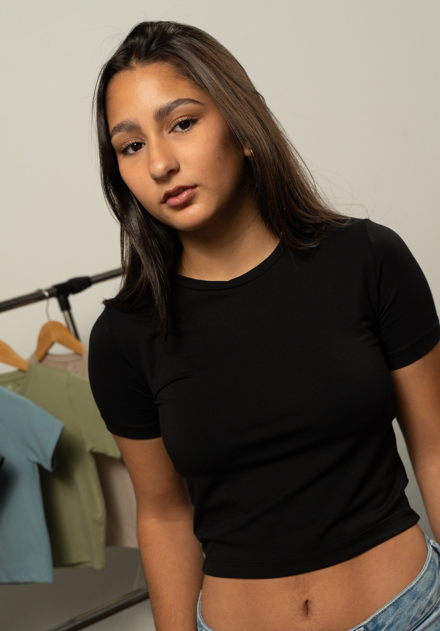Bamba Bloom Crop Tee Negro de Mujer